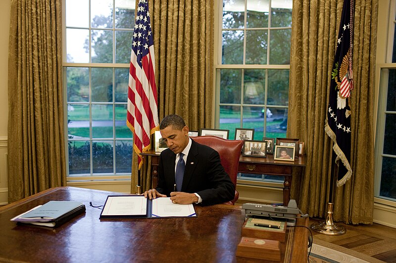 File:Barack Obama signs the Enhanced Partnership with Pakistan Act of 2009.jpg