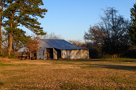 Barn at Kelvin A. Lewis farm in Creeds