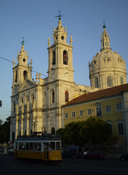 Soubor:Basílica da Estrela with tram.JPG