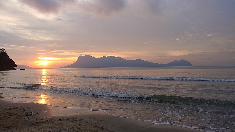 File:Beach outside park HQ at Bako NP.jpg