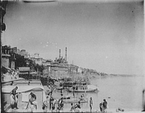 Fotografija iz leta 1895 Varanasi na obrežju reke