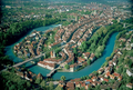 Luftfoto af Berns centrum med den gamle bydel inden for sløjfen på floden Aare.