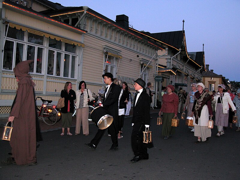 File:Birgitan kulkue, Birgitan yö, Naantali, 17.7.JPG