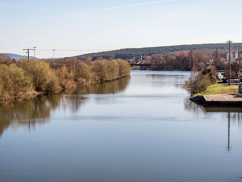 File:Blick vom Hochwassersperrtor auf den Main-Donau-Kanal P3RM1466.jpg