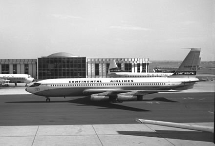 Boeing 707-124, Continental Airlines JP5940890.jpg