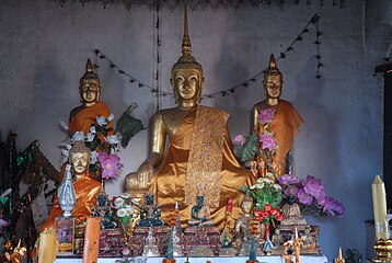 Bouddhas dans la pagode au sommet de la colline Phou Si