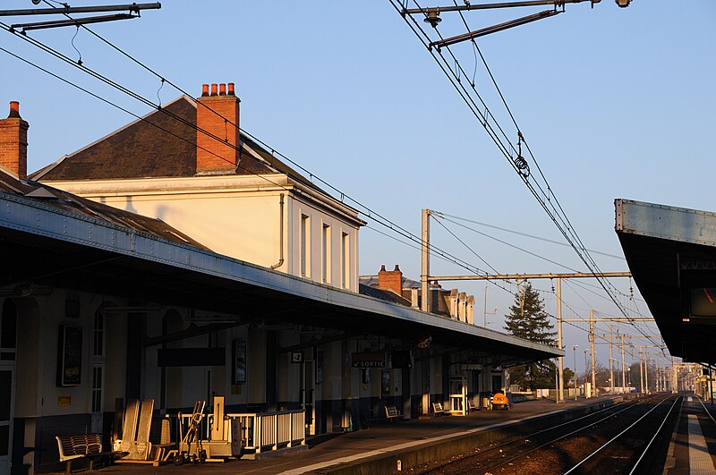 File:Bourges gare 1.jpg