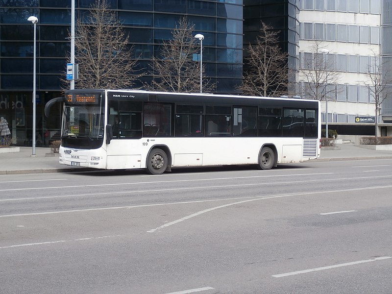 File:Bus 109 MAN Licence Plate 109 BPG at Bus Stop Hotell Olumpia in Tallinn 9 April 2017.jpg