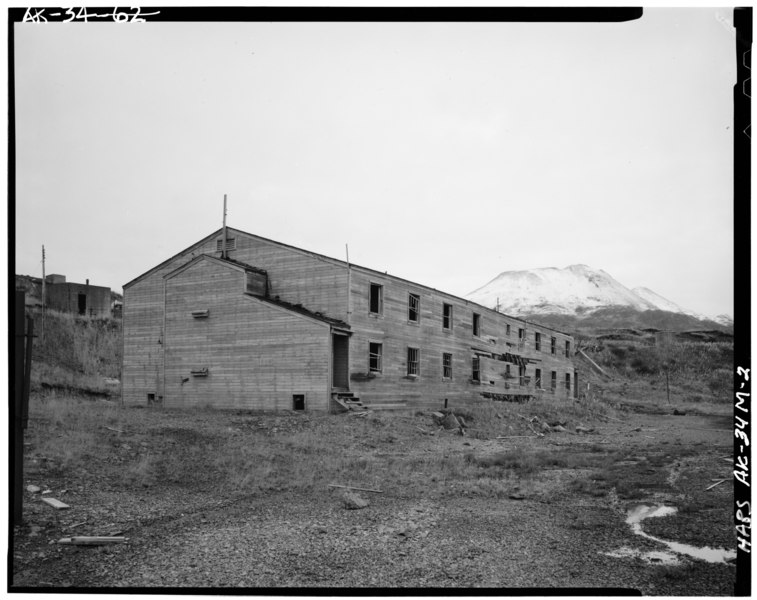 File:CORNER, LOOKING NORTHEAST - Naval Operating Base Dutch Harbor and Fort Mears, Civilian Contractor`s Barracks, Unalaska, Aleutian Islands, AK HABS AK,1-UNAK,2-M-2.tif