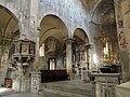 Pulpito e altare maggiore della cattedrale di Carrara, Toscana, Italia