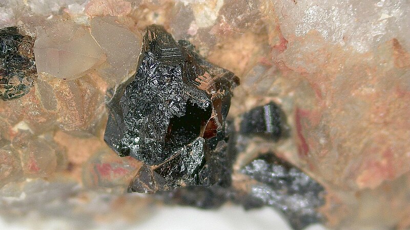 File:Cassiterite SnO2, quartz SiO2 - Horní Slavkov, Czech Republic micro (50658149377).jpg