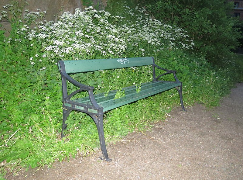 File:Cast iron bench at Klippan in Gothenburg 2017.jpg