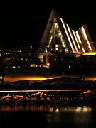 Cathedral from across Tromsøysund in the evening (2006-03) - panoramio.jpg