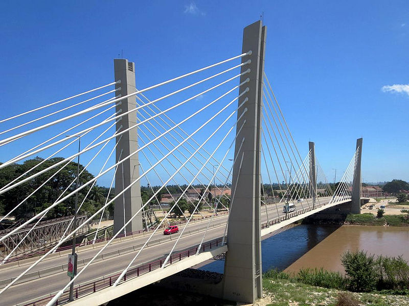 File:Catumbela River Bridge (19478241049).jpg