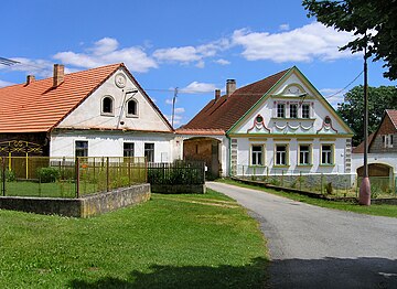 Fitxategi:Chýstovice,_old_farm.jpg