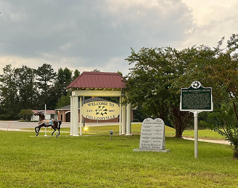 File:Collinsville Welcome Sign.jpg