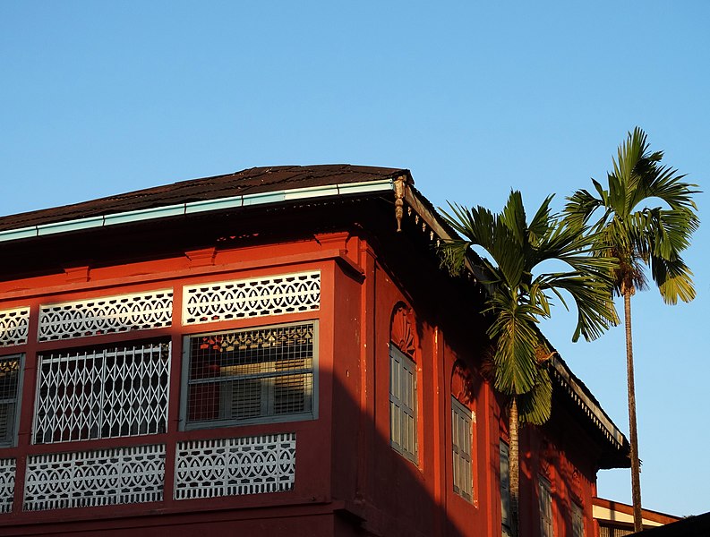 File:Colonial-Era Facade - Mawlamyine (Moulmein) - Myanmar (Burma) - 05 (11953967945).jpg