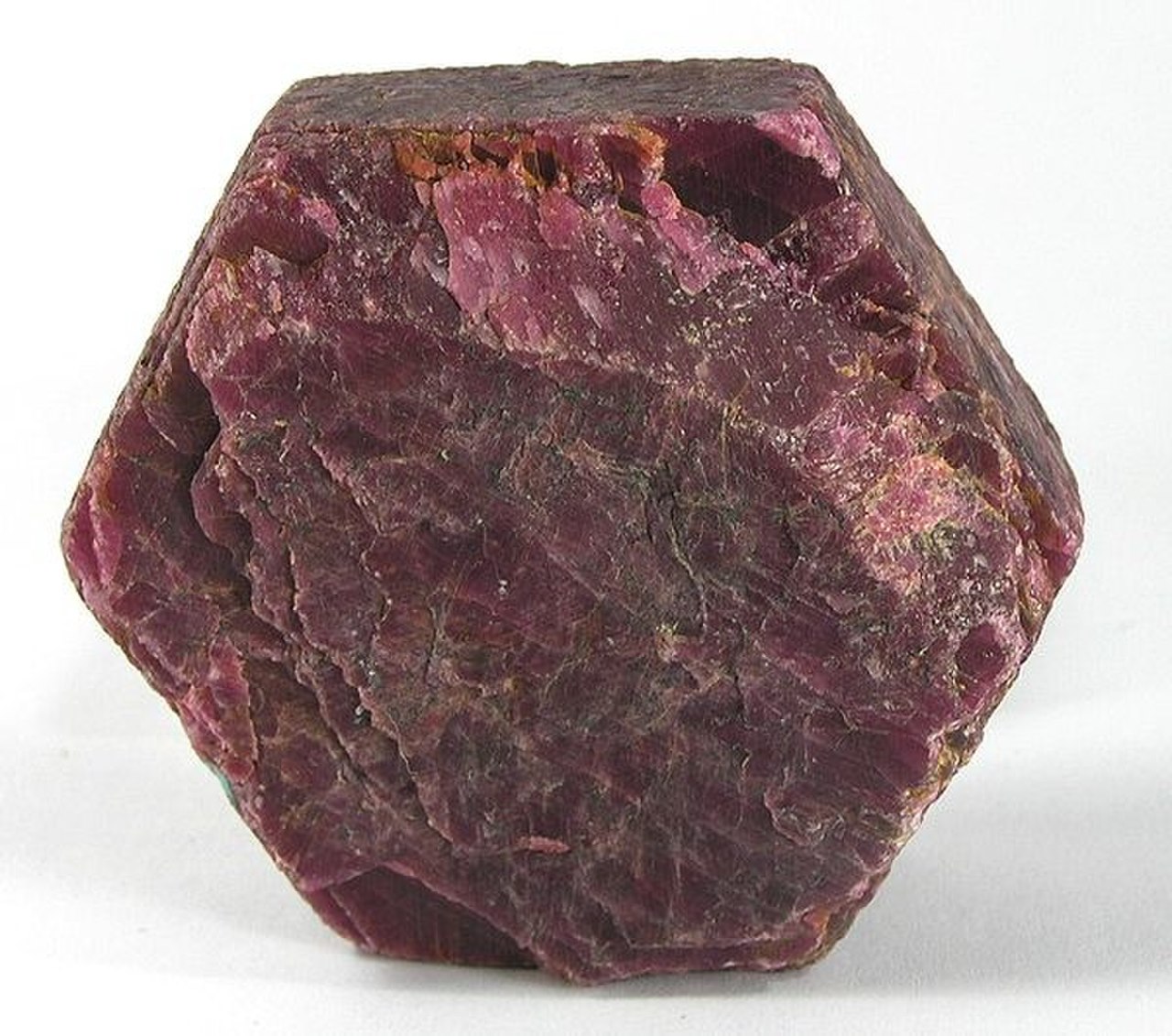 Рубин минерал излом