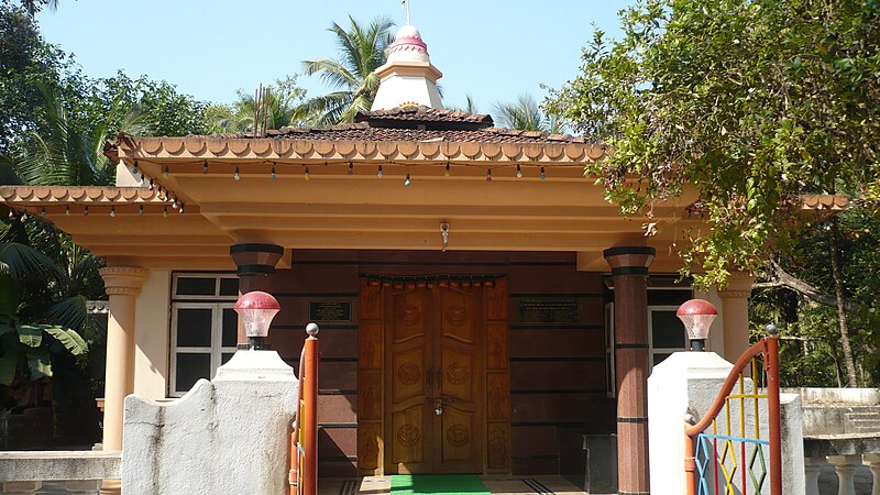 File:Damodhar Temple In Calata.JPG