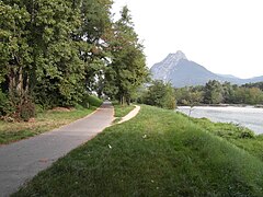 La digue du Drac et la piste cyclable direction nord.