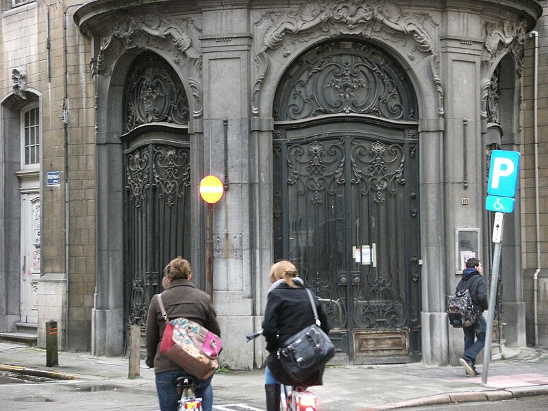 File:Doors of house in Antwerpen.jpg