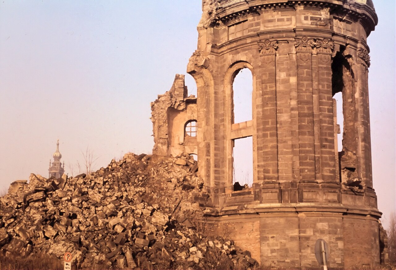 Dresden im Feuersturm: Die Tragödie des Bombenangriffs und seine historischen Folgen