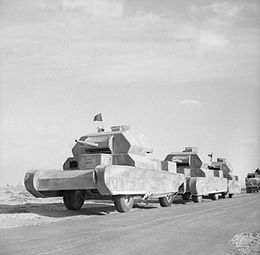 Des chars factices, montés sur des camions, se dirigeant vers les zones avancées du désert occidental, 13 février 1942. E8361.jpg