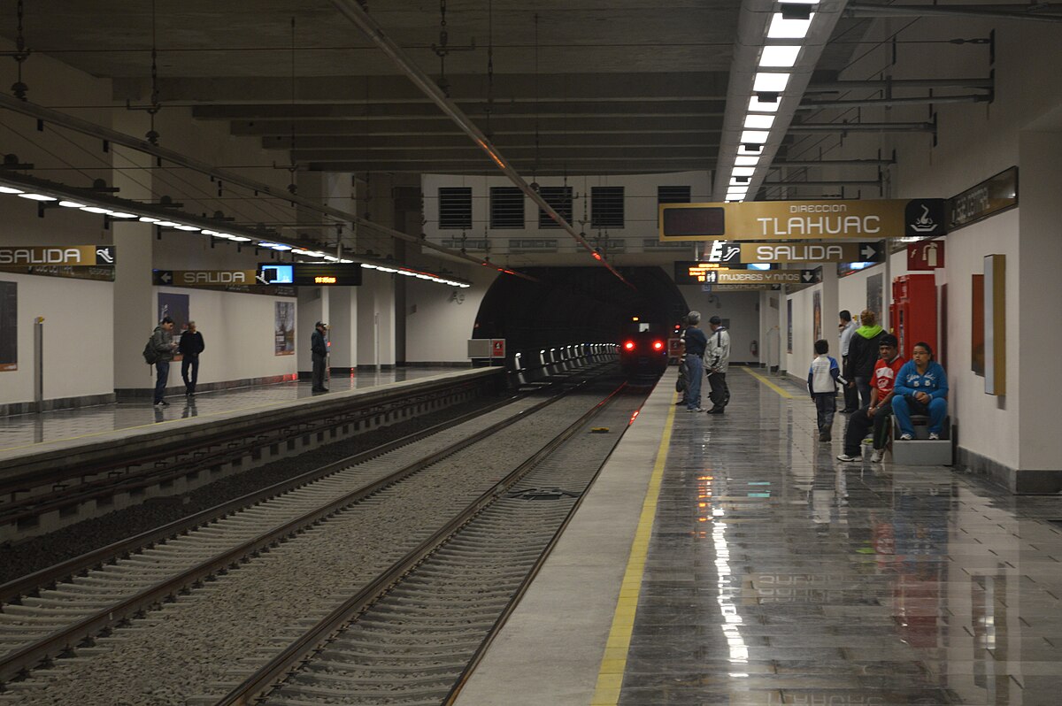 Метро центральный. Central Station метро. Mexico City Metro line 12. Метро в Мехико станция с улицы. Лето Сити метро.