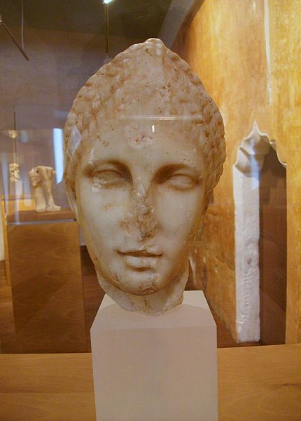 File:Escultura de cap de Diana, Museu Històric de Sagunt (MUSAG).JPG