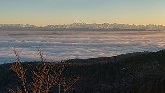 Distant view from the Belchenflue to the Bernese Alps in a distance of about 100 km Fernsicht von der Belchenflue.jpg