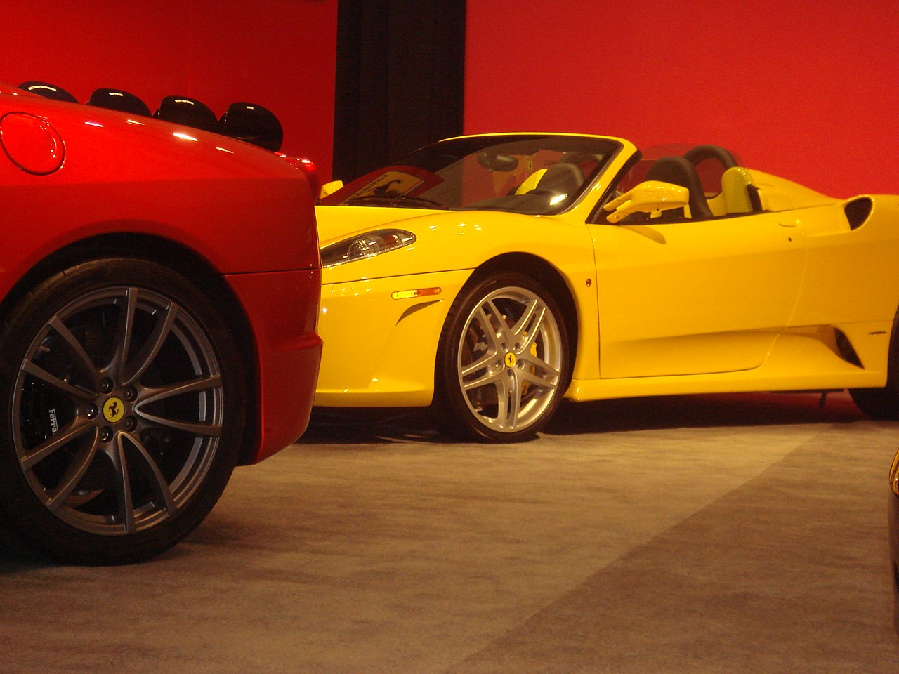File:Bremssattel Ferrari Carbonbremse.JPG - Wikimedia Commons