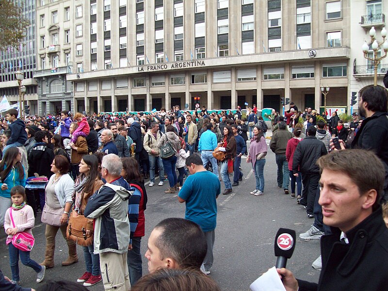 File:Festejos por el aniversario de la Revolución de Mayo (2015) 12.JPG