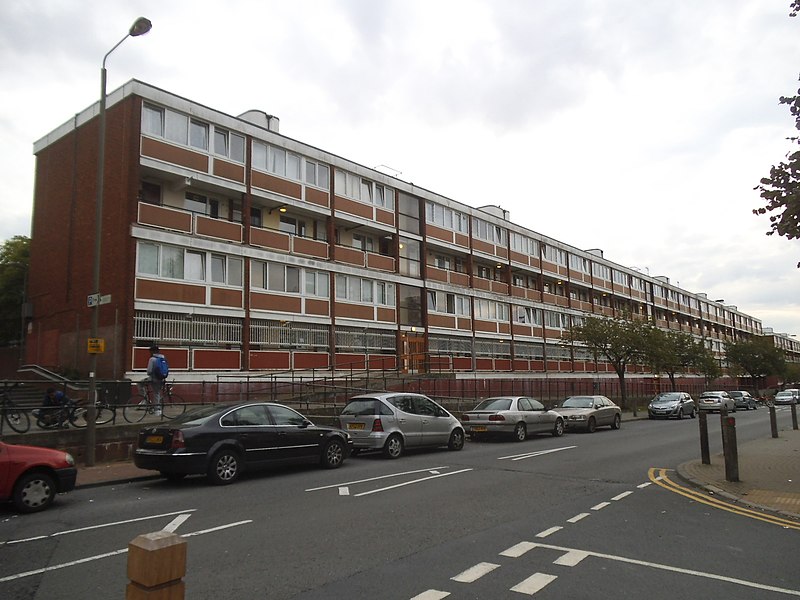 File:Flats on Danebury Avenue, Roehampton - geograph.org.uk - 4184694.jpg