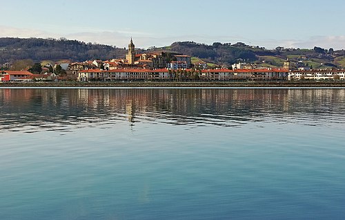 Fontarrabie depuis Hendaye 2012.jpg