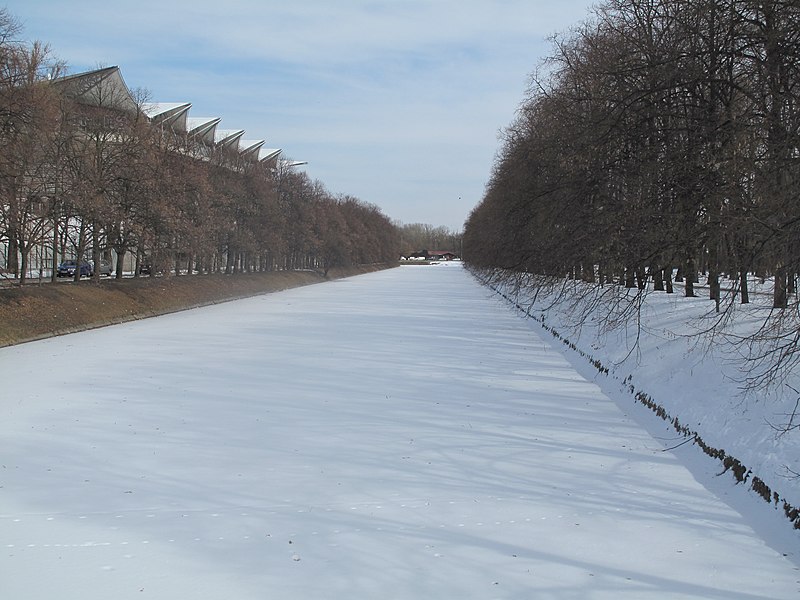 File:Frozen canal, Warsaw.jpg