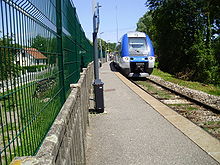 Поезд Transilien, идущий из Провена, следует в направлении Paris-Est.