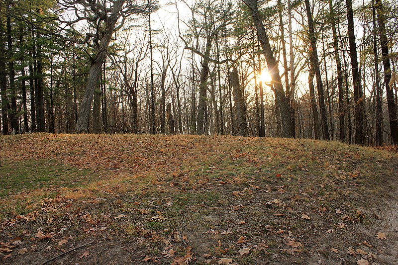 File:Gfp-iowa-pikes-peak-state-park-bear-mound.jpg