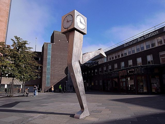 George Wyllie – The Clyde Clock outside the bus station