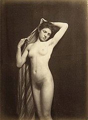 Gloeden, Wilhelm von (1856-1931) - n. 1994 - Nudo femminile accademico - Sito del Musée d'Orsay.jpg