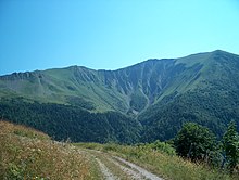 Le Grand Serre, l'un des sommets du massif du Taillefer, vu depuis le hameau du Désert, commune de La Morte
