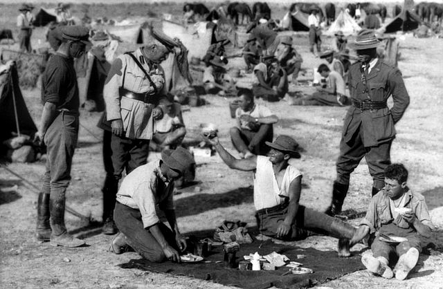 Ryrie conducting an informal inspection of Australian light horsemen on 9 April 1918, following the first Transjordan attack on Amman