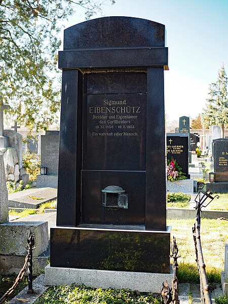 File:Grave of Sigmund Eibenschütz, Vienna, 2020.jpg