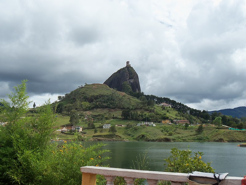 File:Guatapé, Antioquia, Colombia - panoramio (13).jpg