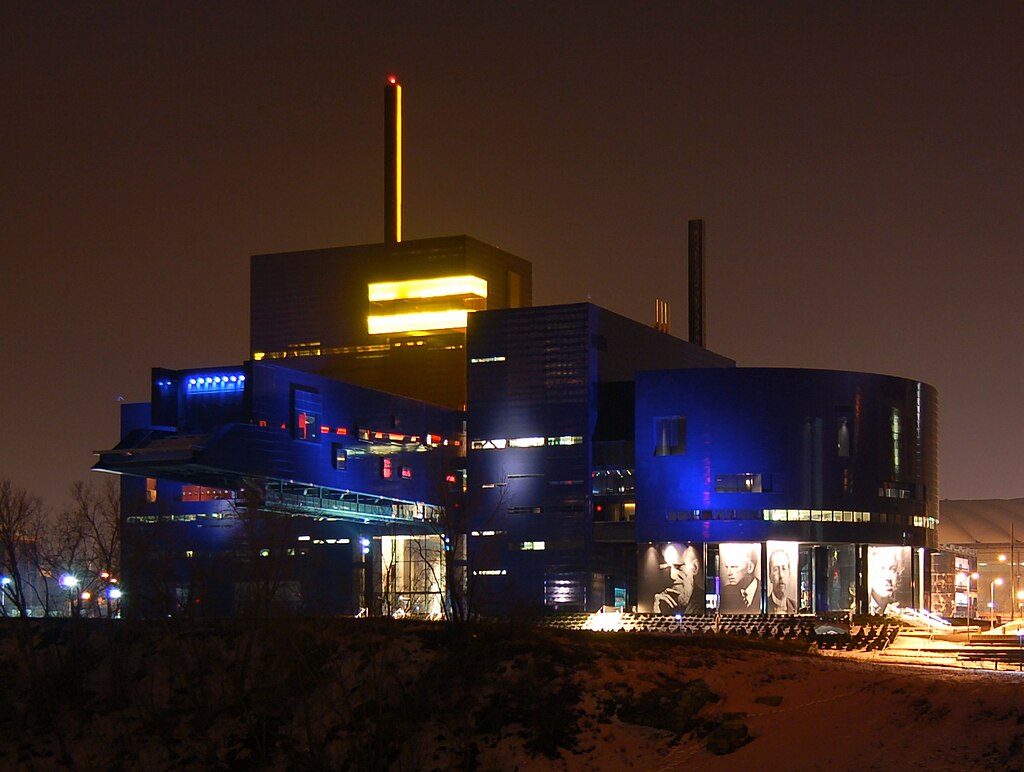 Guthrie Theater-night-2007-03-12.jpg