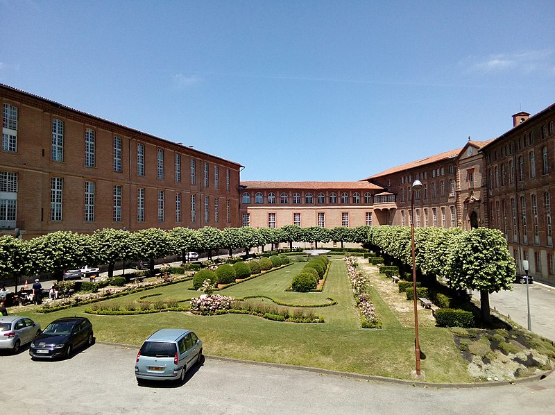 File:Hôtel-Dieu Saint-Jacques - Toulouse jardin.jpg