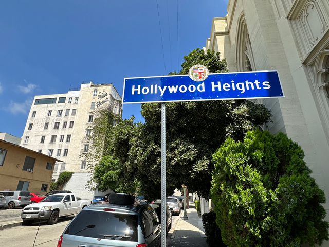 Hollywood Heights Neighborhood Sign on Hillcrest near Franklin