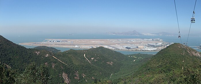 从昂坪360救援径远眺赤鱲角香港国际机场