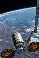 Cygnus S.S. Deke Slayton II przed wypuszczeniem go przez Canadarm2 po oddokowaniu od ISS