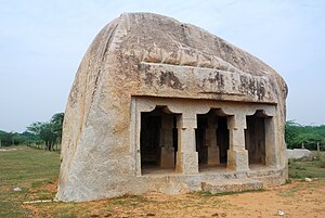 Monolith: Natürliche „Monolithe“, Von Menschenhand geschaffene oder bearbeitete Monolithe, Weitere Verwendungen der Ausdrücke Monolith und monolithisch