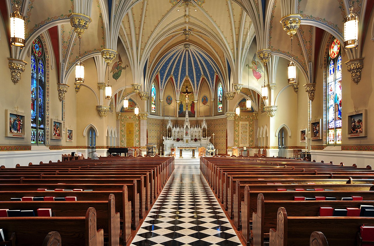 File:Interior of St Andrew's Catholic Church in Roanoke ...